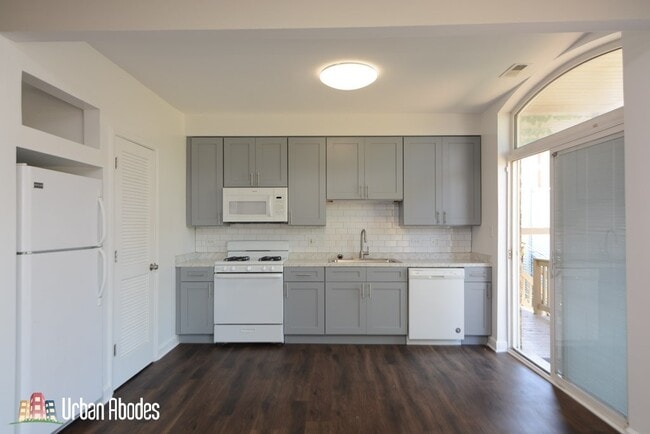Photo - 5208 N Sawyer Ave Unit M08R