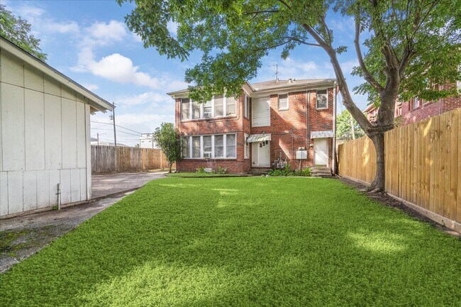 Photo - 2113 Berry St