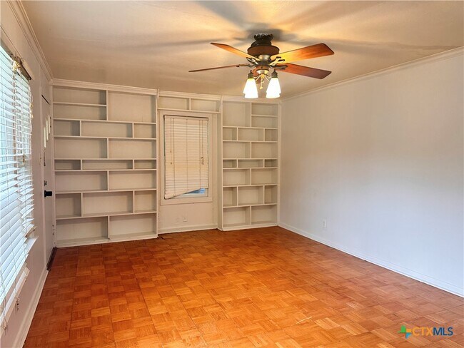 Photo - 950 Field St