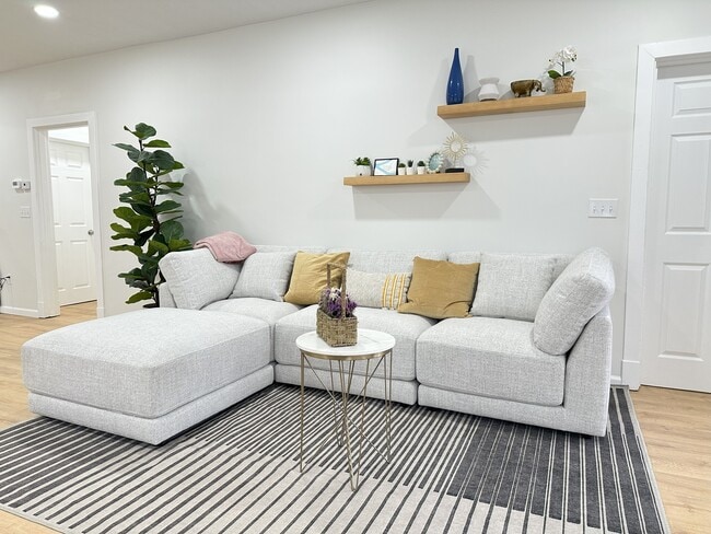 Photo - 5640 Beacon St