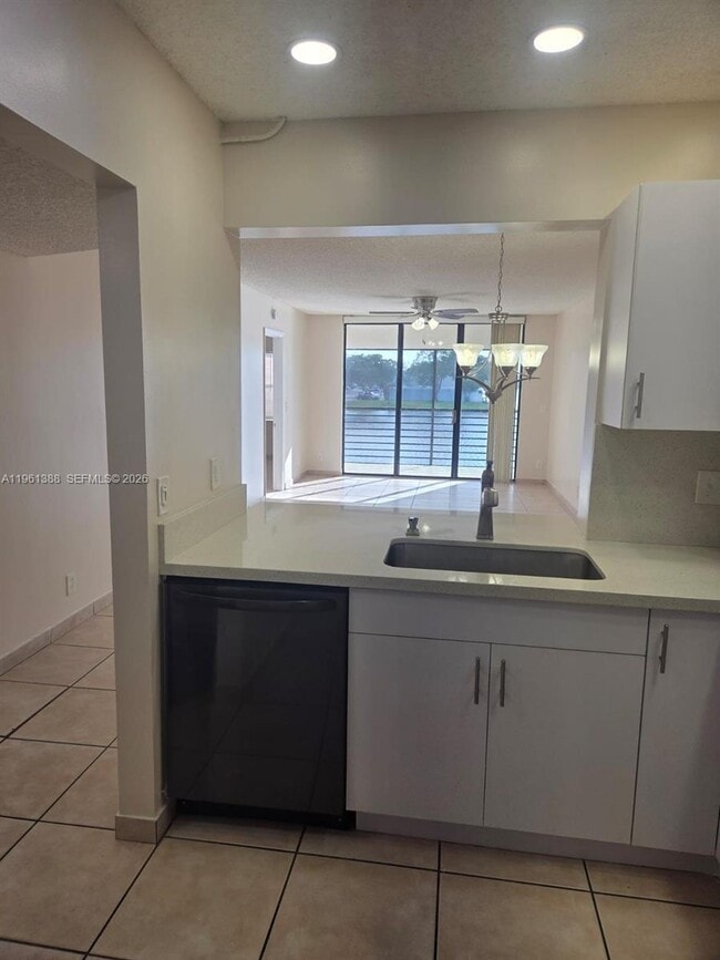 Photo - 11342 Taft St Unit 11342