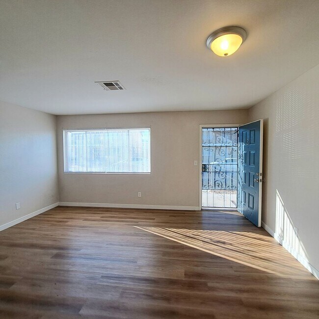 Photo - 4708 Thunderbolt Ave Unit 2