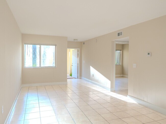 Photo - 4785 SW 62nd Ave Unidad 102