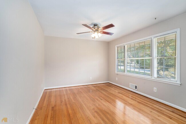 Photo - 3730 Marlborough Dr