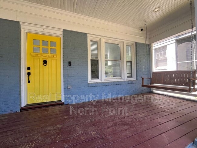 Photo - 954 Byron Dr SW