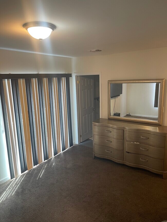 Master Bedroom - 731 E 23rd St Unit 1