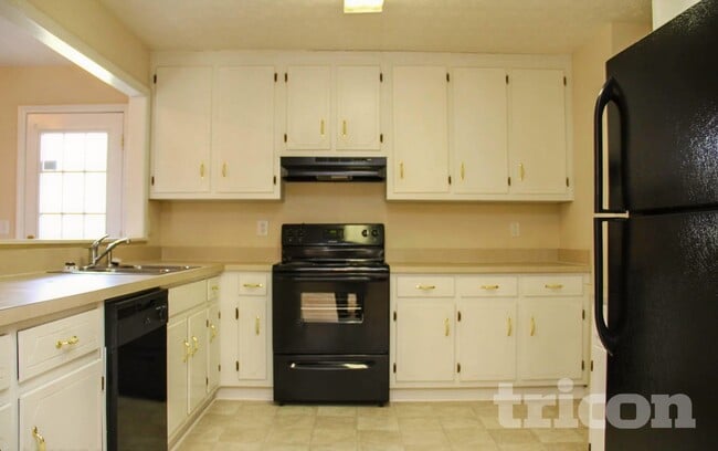 Photo - 70 Aiken Way