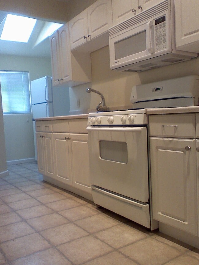 Building Photo - 638 Laine St Unit APARTMENT