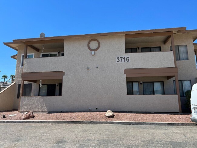Building Photo - Remodeled 2 Bedroom Condo