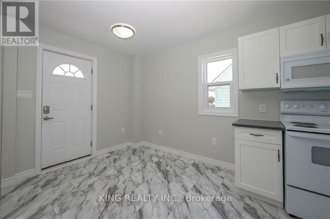 Photo - 1224 Oxford St E