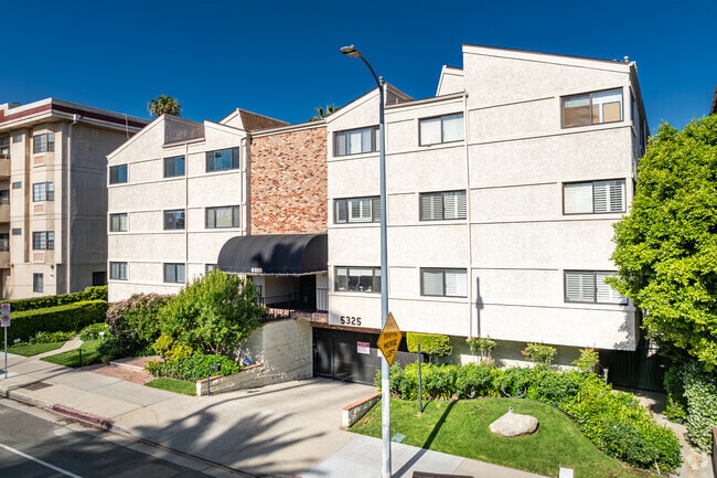 Photo - 5325 Lindley Ave