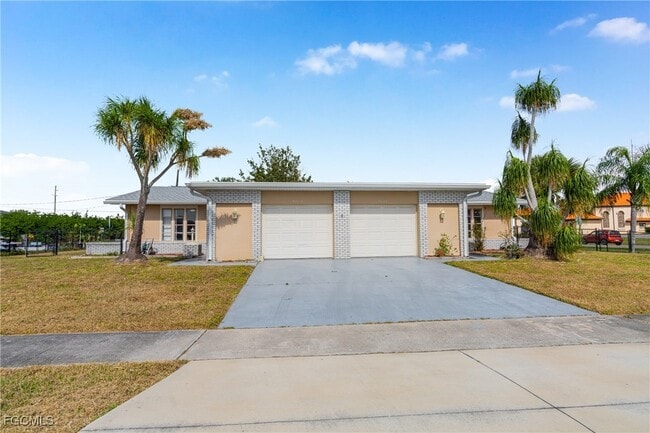 Building Photo - 6014 Deming Ave