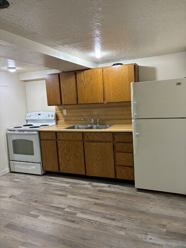 Building Photo - 1311 Hansen Ave Rental