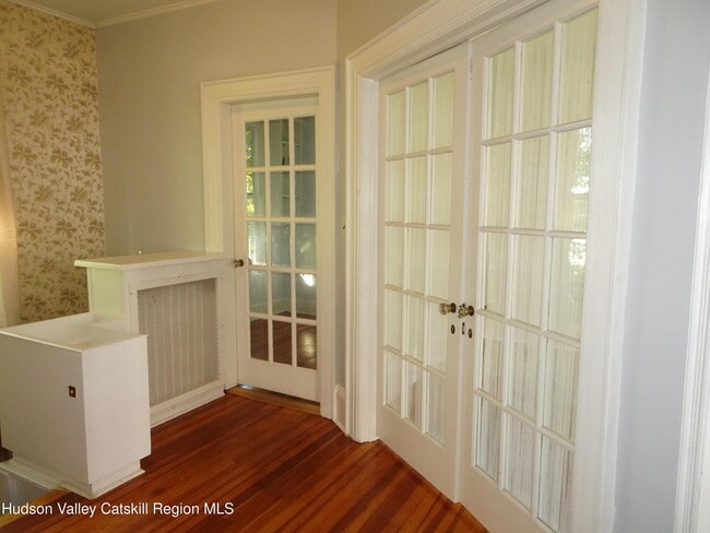 Photo - 823-825-825 Columbia St