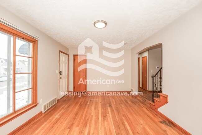 Photo - 364 E 330th St