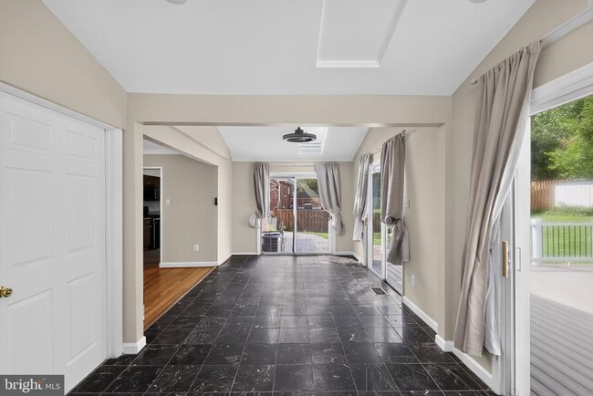 Photo - 6014 Leewood Dr