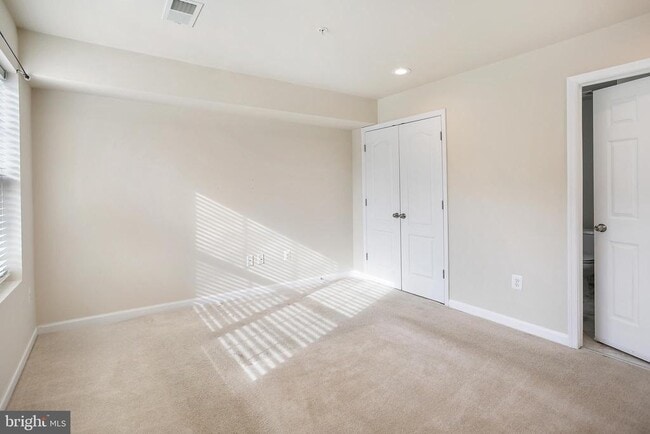 Photo - 2887 Falkirk Alley