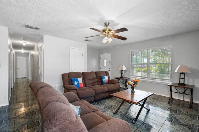 Building Photo - 201 Edward Dr Rental