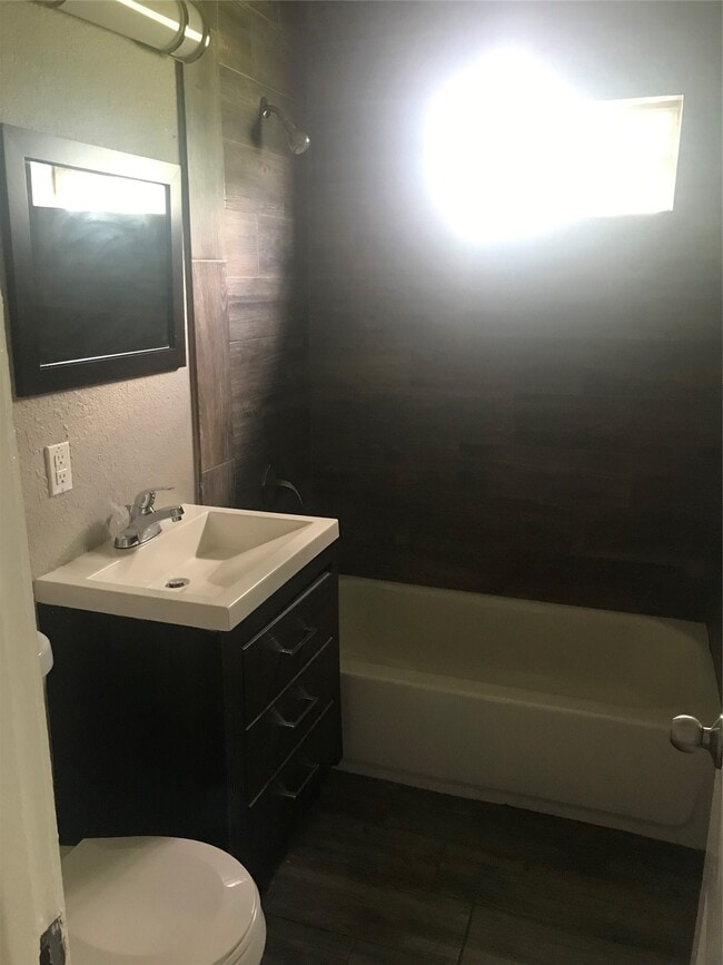 Photo - 1713 W 5th St