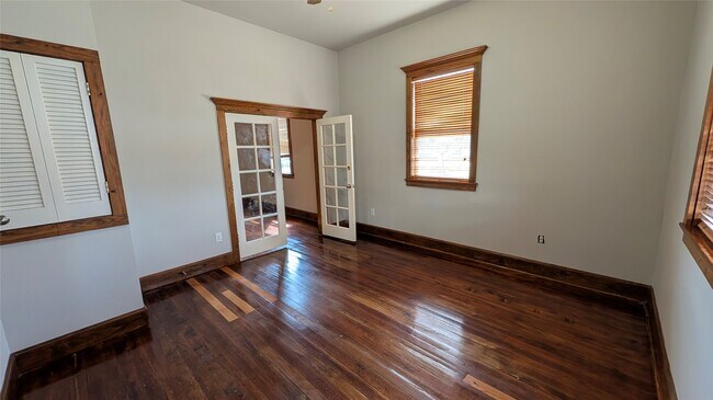 Photo - 702 Paschall St