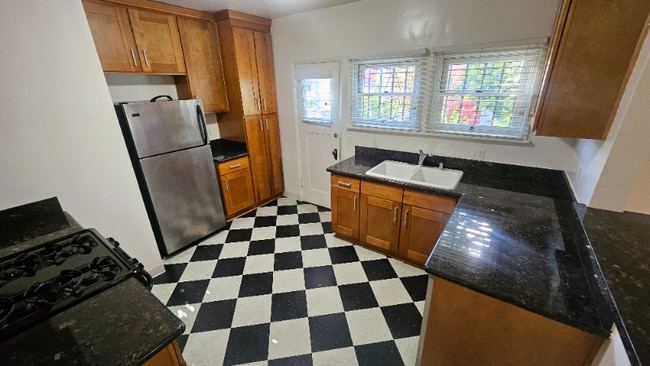 Photo - 1210 N Orange Grove Ave Unidad 7