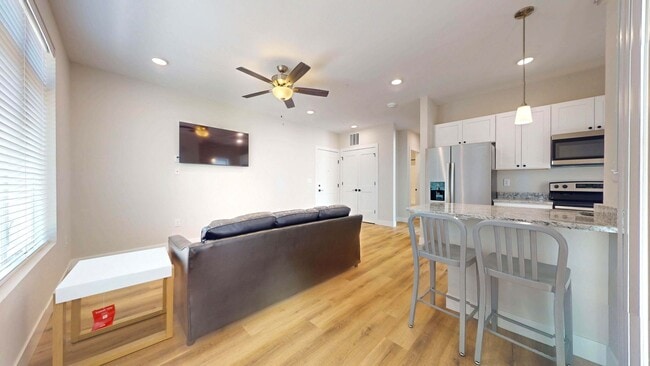 Photo - 305 W Washington