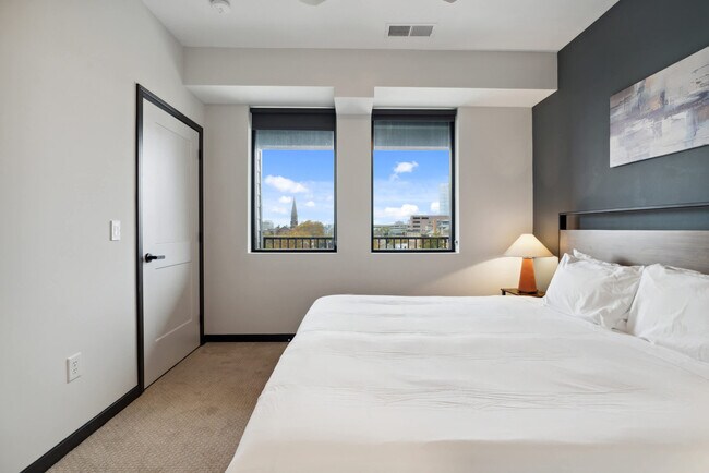 Photo - 423 E Michigan St Unit ID1032102P