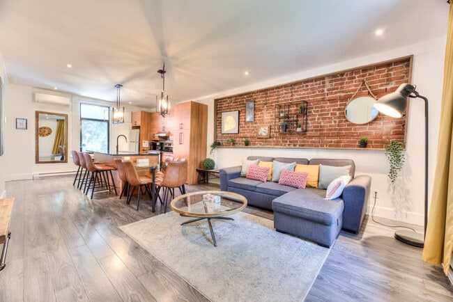 Building Photo - 3833 R. Saint-Denis Unit SI FL3-ID1543119P
