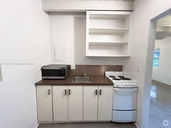 Building Photo - 757 NE 85th St Unit B Rental