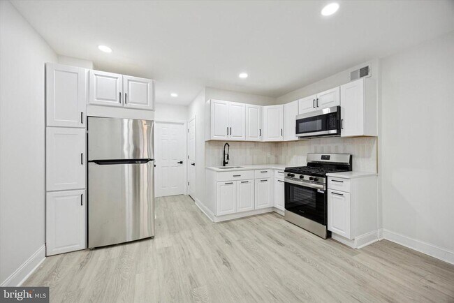 Photo - 3241 N Etting St