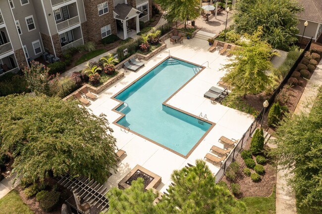 Vintage Creekwood Park Apartments