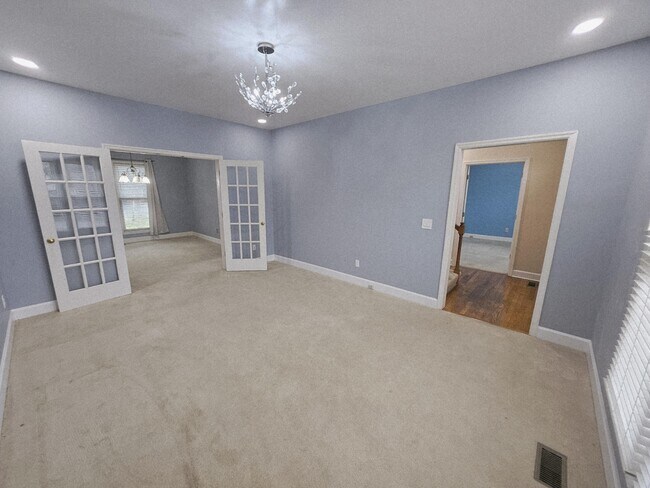 Photo - 208 E Bend Ct