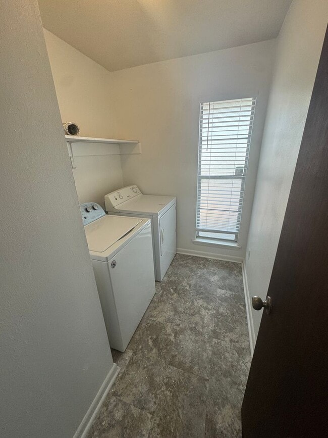 Photo - Charming and Spacious 2BR/2BA Townhome in Central Tallahassee