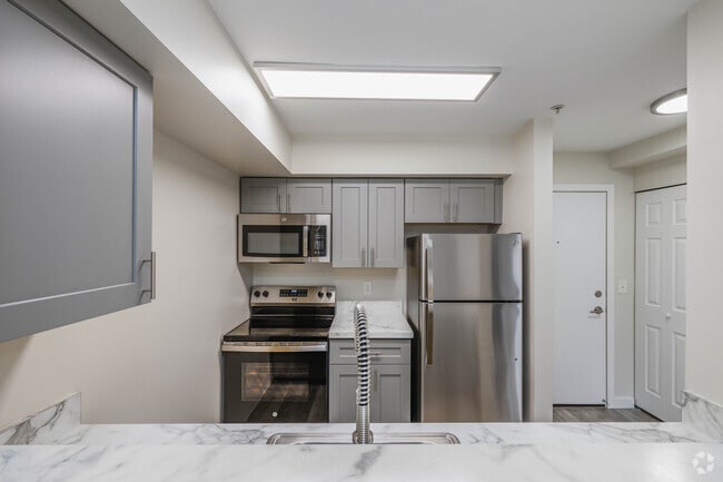1BR, 1BA - 592SF - Kitchen