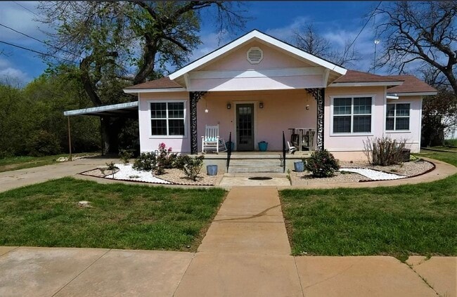 Building Photo - 301 E Sandstone St