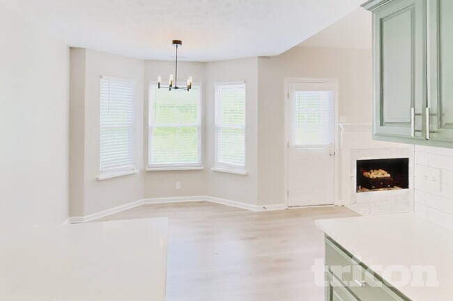 104 Edgewater Ct