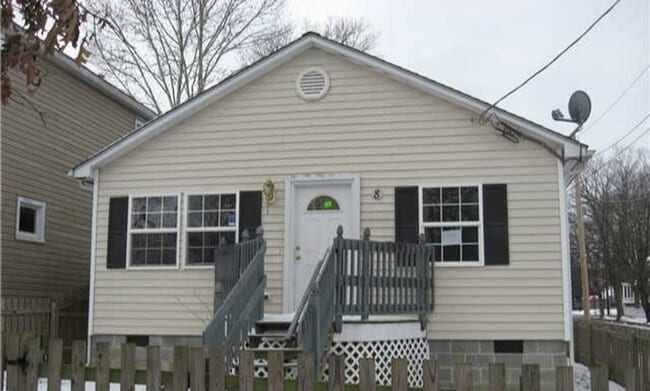 Charming 4-Bedroom Rancher in Reedy Creek! - Charming 4-Bedroom Rancher in Reedy Creek! House