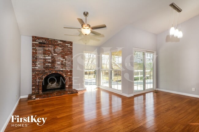 213 Hollyberry Ct
