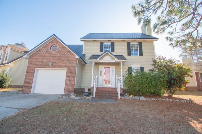 Building Photo - 3 Bedroom 2.5 Bathroom with Bonus Room!