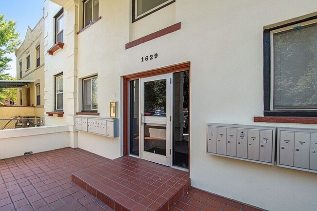 Photo - 1629 N Clarkson St Unit 31