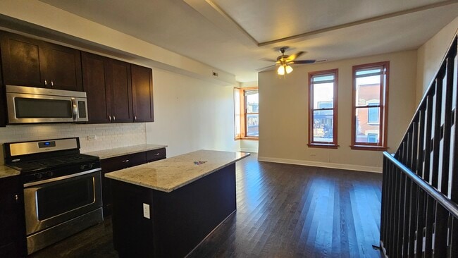 Building Photo - 939 W Armitage Ave Unit B