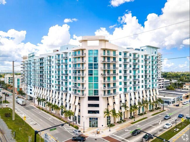 Building Photo - 140 S Dixie Hwy Unit 731 Rental