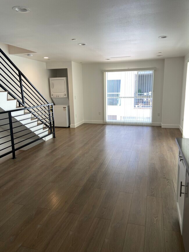 Photo - 11514 Emelita St