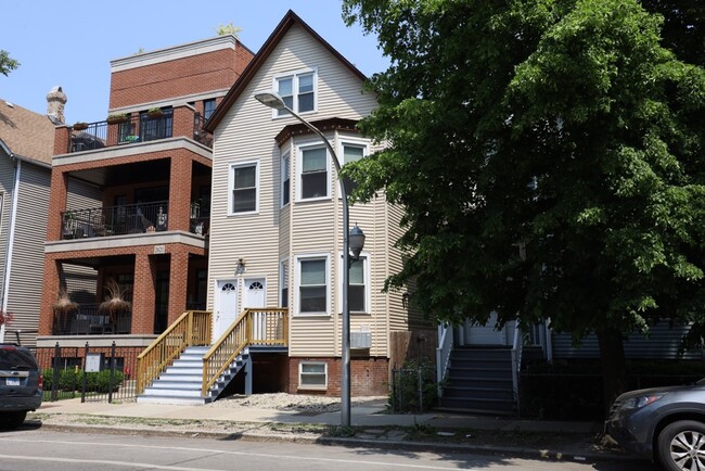 Photo - 2621 N Southport Ave Apartments Unit CH