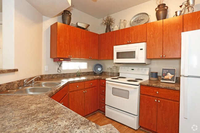 2BR, 2BA - 1078 SF