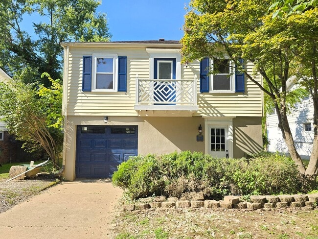 Building Photo - Charming Elevated 2-Bedroom Home Near Rive...