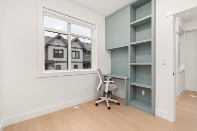 Photo - 6983-6204 204 St Unit ID1373719P