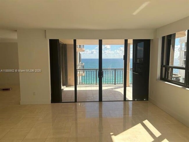 Building Photo - 10175 Collins Ave Unit 10175 Collins Ave appt 1104