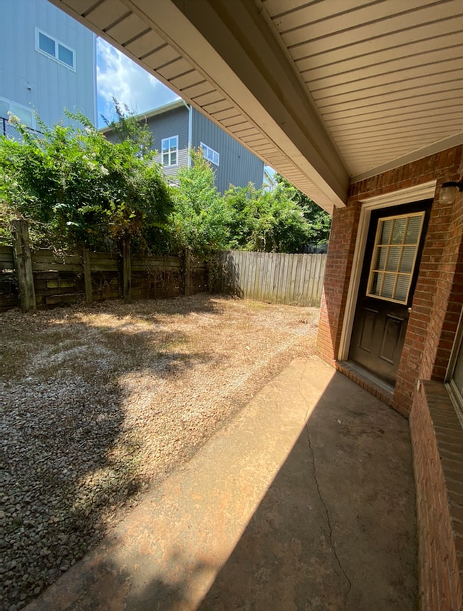 Building Photo - Center Place - 677/679 Unit 677