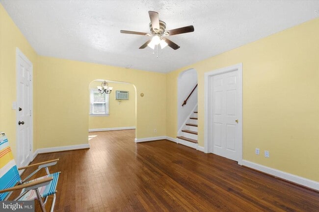 Photo - 8422 Radford Ave